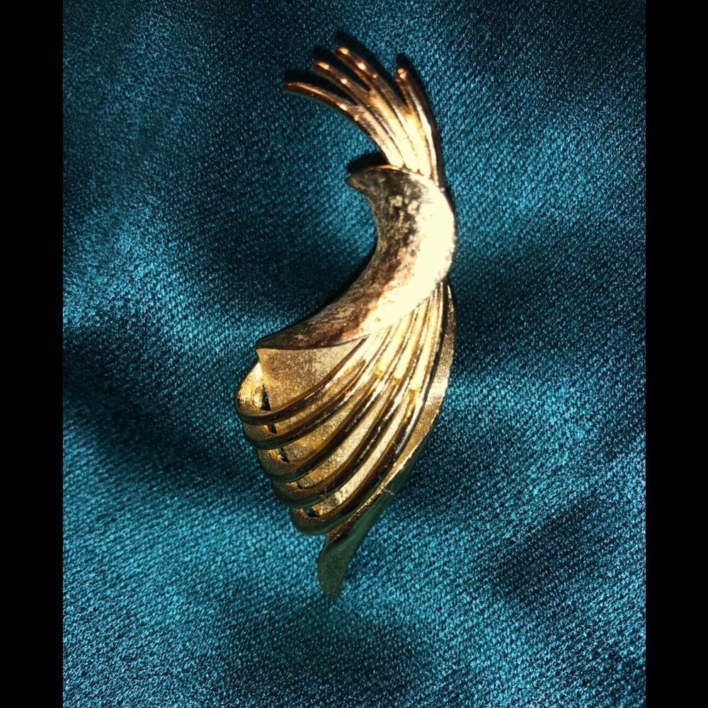 Vintage Monet brooch